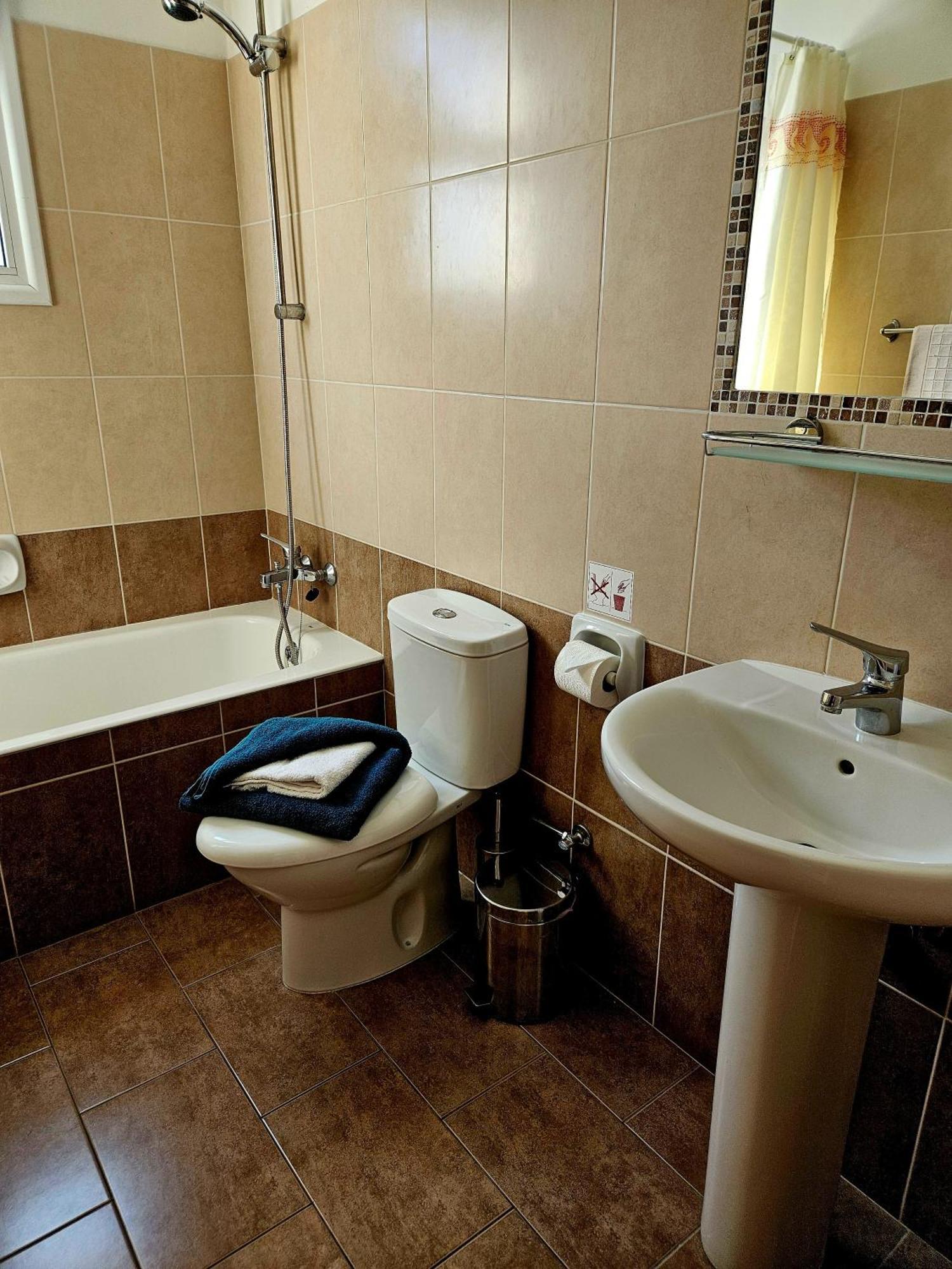 The Brightstay Paphos, 2 Bed Apt, Paphos Riviera, Universal Buitenkant foto